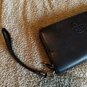 Tory Burch | Pebbled Leather Wristlet